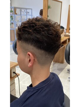 リーク(LEEK) ピンパーマで作る!フェードスパイキーショート!