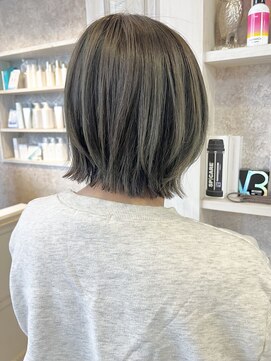 キャアリー(Caary) 福山市Caaryくびれボブ外ハネレイヤーイルミナくすみグレージュ