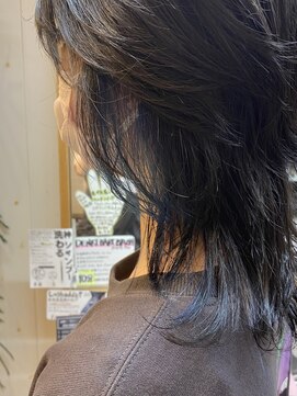 オーシャン(Ocean) ［OCEAN Hair&Life 水田成美］イヤリングカラー×ネイビーカラー