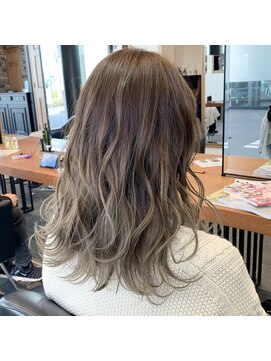 エルヘアー(el HaiR) ホワイトベージュ
