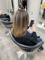 エミーバイモアムー(Emmie byMoremuu)&nbsp;白髪ボカシバレイヤージュ