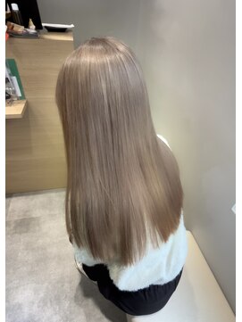 アヴァンス 京橋店(AVANCE) ストレートヘアでも映えるミルクティーベージュ