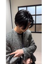 ステージ(STAGE)&nbsp;センターパートウルフ　韓国メンズヘア　ダウンパーマ