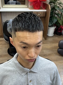 シックスバーバーショップ(SIX BARBER SHOP) クロップスキンフェード