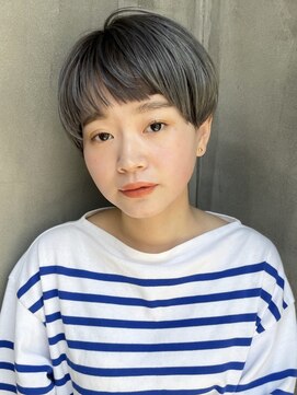 ローリー(Rowlly) #アシメバング#グレイアッシュ#ショート