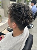 ショートパーマ　刈り上げ　ツイスパ　メッシュカラー