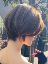 表参道くびれショート白髪ぼかし切りっぱなしボブレイヤーカット