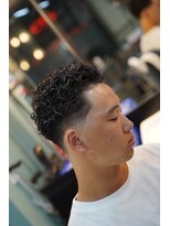 タイト スワッグ バーバーワークス(TIGHT SWAG BARBERWORKS)&nbsp;テーパフェード×ジェリーカール