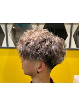 “メンズ専門店”ならではの技術力と、トレンドを取り入れたデザイン力で、あなただけのスタイルをご提案◎