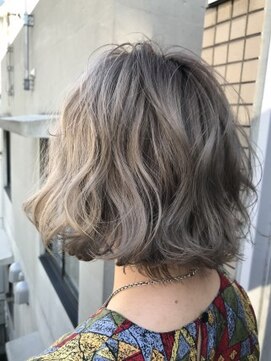 ジーナ(XENA) パールアッシュボブ