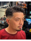 1275黒髪ツーブロック刈り上げフェード束間短髪ショートバーバー
