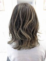 ヘアーデザインムーヴ(Hair design MOVE) 白髪ぼかしハイライト　ミディアム