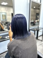 アンビシャス 昭島&nbsp;暗色ブルーカラー×切りっぱなしボブ