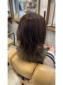 切りっぱなしミディアム×レイヤーカット×グレージュ 30代40代