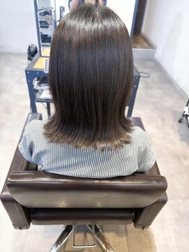 レオン(Re:ON) 縮毛矯正×ミディアムヘア