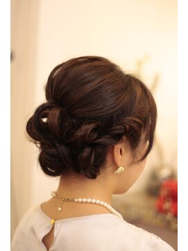 レアリス ヘアーデザイン(REALIS hair design) ロープ編みで可愛くアップ