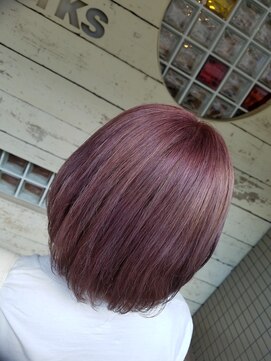 ティキ ヘアーワークス(TiKi Hair Works) ラベンダーピンクボブ