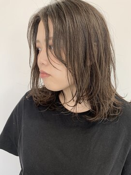 フィル(fil) ミディアム/ウルフレイヤー