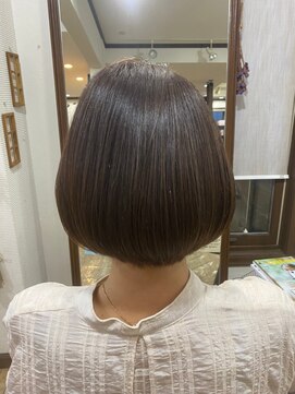 美容室 メザミー MESAMIES 大人可愛い小顔丸みショートボブブリーチなし透明感カラー