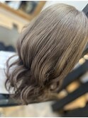 アッシュグレージュ　モテ髪　セクションカラー　外はねボブ
