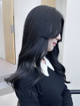 ユエン(uyen) 【泓田】大人かわいい黒髪ブルーブラック韓国ヘアレイヤーカット