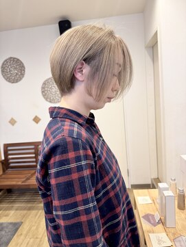 ヘアーデザイン アコースティック(Hair Design ACOUSTIC) ハイトーンショートボブ