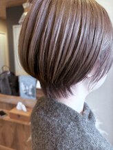 ヴァロ(Valo) 丸いシルエットが可愛い大人ショートボブ・シースルー小顔バング