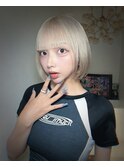 ホワイトブロンドボブ