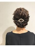 カールとウェーブMIXなねじねじくるりん編み込みアレンジ 結婚式