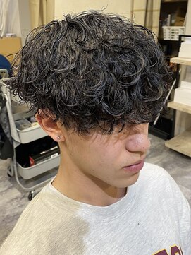 ヘーゼル 博多(HAZEL.) 波巻パーマツーブロック刈り上げスタイル/タツヨシ