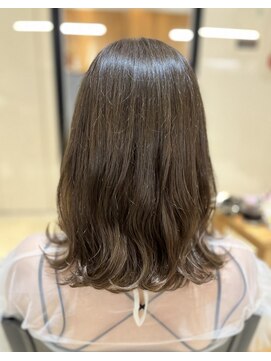 ニーイチイチ(211) 似合わせカットイメチェン/ウェーブカール/グレーベージュ