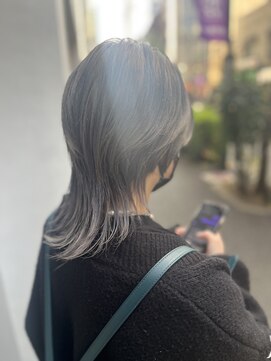 ロイド(Royd.) アッシュグレージュ、ウルフヘア