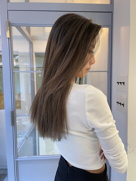 サヴィー(suvvy) グレージュカラー