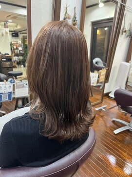 美容室 メザミー MESAMIES 大人可愛いシルキーベージュくびれレイヤーカットひし形ミディ