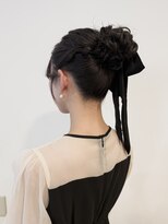 アヴェイル ヒロオ(a'vail Hiroo) ゆるふわな高めお団子ヘアアレンジ