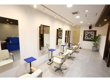 モアナヘア(moana hair)の雰囲気（【店内写真】白を基調に明るい店内です。）