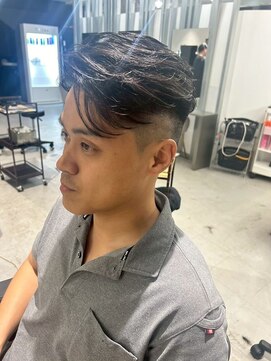 メンズサロン キング 枚方店(Men’s salon K!ng) フェザーショートアップバングセンターパートメンズハイライト