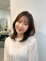 クティエ(Cuthie) #ミディアムレイヤー#くびれミディアム#30代#40代#白髪ぼかし