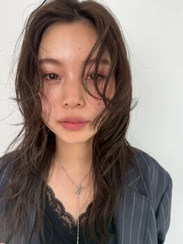 バド(bado)の写真/【本町駅徒歩5分】大人女性の魅力を引き出す、上品な艶感と潤い溢れる自然な美髪へと導くー。