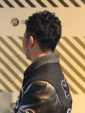 バーバーバー アカバネ(BARBER-BAR AKABANE) 大人のリバーススタイル【BARBER-BAR】