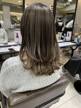 トルネード(TORNADO) レイヤーカットハイライトバレイヤージュ