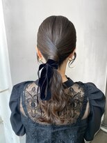 ボトムス(BOTTOMS)&nbsp;タイトポニー　ヘアアレンジ
