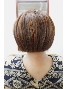 シーキュー(C.9.) C.9. short bob