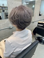 レテ(LETE) 白髪を活かしたグレイヘアー