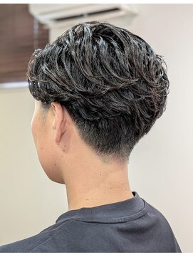ウィスカーヘアー(whisker hair) 刈り上げメンズライクショート