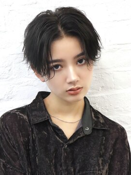 毛流れセンターパートニュアンスパーマメンズライクミディアム