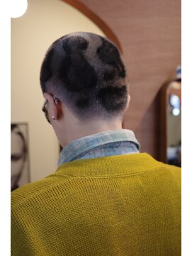 エディ(Edy) 刈り上げスキンフェード外国人風眉毛カットメンズサロン岡山