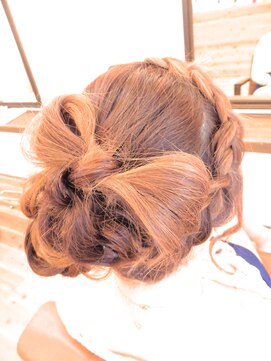 レアリス ヘアーデザイン(REALIS hair design) カチューシャ大きめリボン