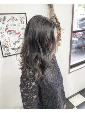 ヘアーデザインサロン スワッグ(Hair design salon SWAG) ハイライトカラー　グレージュ　シルバー