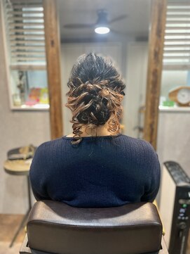 ベルトオブヴィーナス(Belt of venus) ルーズシニヨンアレンジ